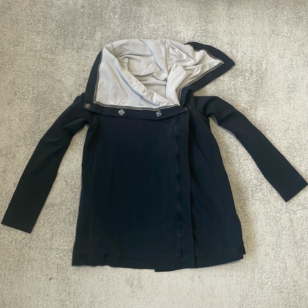 EC Lululemon Gratitude Wrap - Black - Size 6